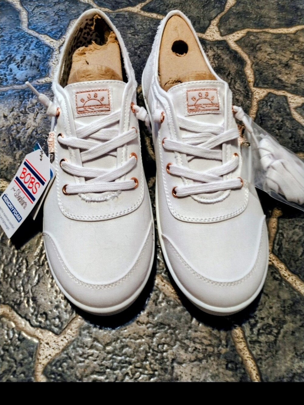 BOBS By SKECHERS B cute white memory foam shoes size 11 NEW IN BOX